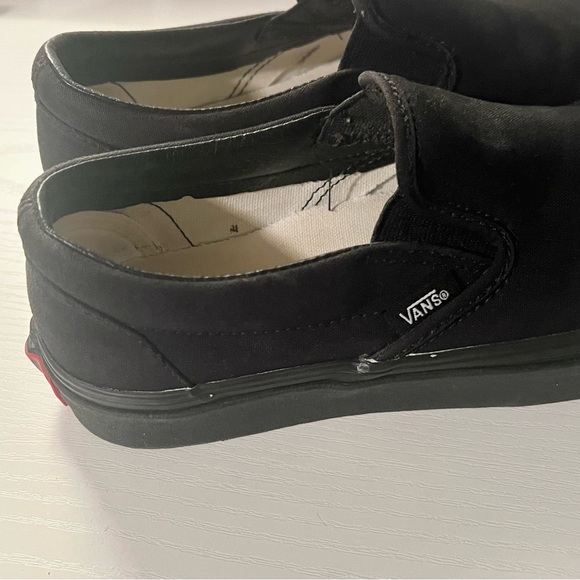 Vans • Black Classic Slip-On Sneakers • SIZE 7.5 WOMEN / 6 MEN - Picture 4 of 13